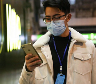 Медики рассказали, как дезинфицировать смартфон