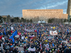 Тисячі словаків вийшли на антиурядовий протест-вшанування пам'яті вбитого журналіста