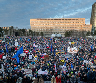 Тисячі словаків вийшли на антиурядовий протест-вшанування пам'яті вбитого журналіста