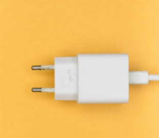 Чому залишати зарядку без телефону в розетці небезпечно