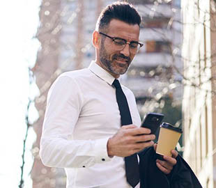 Как смартфон разрушает наш позвоночник: новое исследование