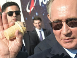 Путін забрав обіцяні виплати російським дітям до школи