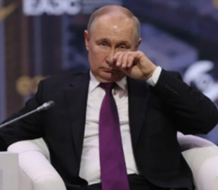 Параноя диктатора вийшла на новий рівень: що охорона знімає з відвідувачів Путіна