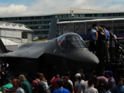 США активно готуються до найбільших авіашоу в Британії: які машини представлять ВПС