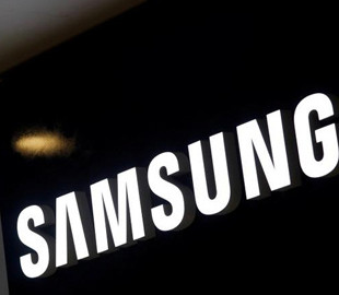 Samsung создала джинсы для складных смартфонов