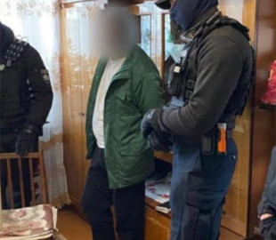 Знімав зґвалтування дівчинки на телефон: кіберполіція затримала чотирьох педофілів
