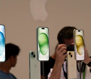 Нові iPhone 15 продають в Росії попри санкції