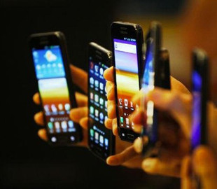 Китайский рынок смартфонов за год сократился на 3,6%