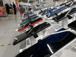 Росіянам порадили готуватися до зникнення імпортної техніки, електроніки та одягу