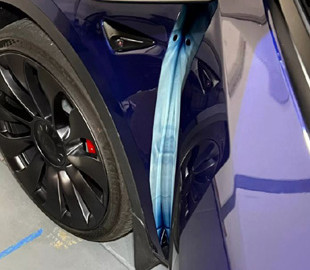 Покупці Tesla Model Y та Model 3 поскаржилися на непрофарбовані деталі