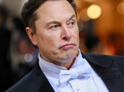Ілон Маск вимагає гроші у звільнених співробітників