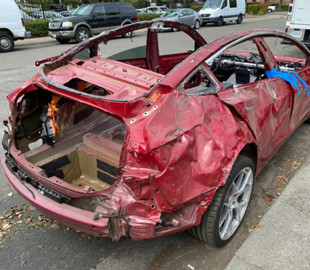 Розтрощений вщент електрокар Tesla Model 3 оцiнили дорожче нової іномарки