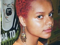 Блогерка хотіла вразити фанів пофарбованим волоссям, але в неї все пішло не так