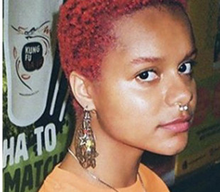 Блогерка хотіла вразити фанів пофарбованим волоссям, але в неї все пішло не так