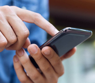 Українцям розповіли, як зберегти заряд батареї смартфона