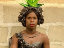 Блогер  відтворив невдалі образи зірок: курйозні фото