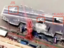 На палубі китайського авіаносця Fujian помітили нові макети літаків