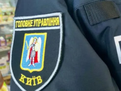 У Києві жінка під час сварки намагалась задушити літню матір