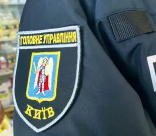 У Києві жінка під час сварки намагалась задушити літню матір