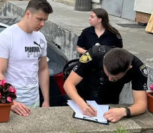 Друг Гусакова намагався втекти під час слідчих дій і поранив поліцейського