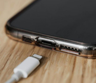 Не тільки зарядка. 10 пристроїв, які можна підключити до вашого смартфона
