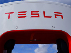 Сбой сервера на несколько часов лишил водителей доступа к электромобилям Tesla