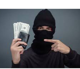 Фейкова «допомога» обертається втратами: як аферисти обкрадають мешканців Сумщини