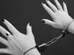 Відрізала голову, а тіло викинула: у Британії жінка вбила подругу заради вигоди