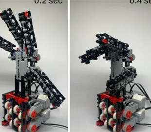 Термінатор із LEGO. Підліток зібрав роботизовану руку з конструктора