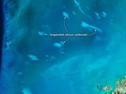 Над Атлантидою хмарно. На воді біля Багамських островів продовжують з'являтися таємничі хмари