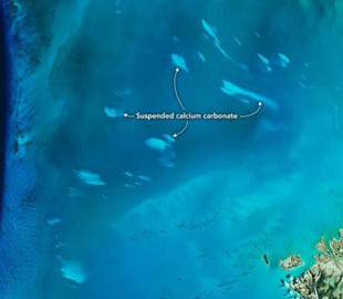 Над Атлантидою хмарно. На воді біля Багамських островів продовжують з'являтися таємничі хмари