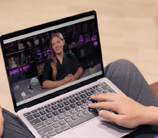 У 14 областях України відновили навчання: до дистанційних занять долучають дітей, які тікали від війни