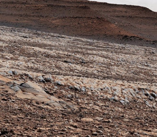 Марсоход спасается от "аллигатора": Curiosity изменил свой маршрут на Красной планете