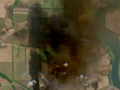 Супутникові знімки підтверджують, що один з ключових російських НПЗ горить вже понад добу