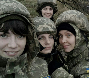 Жінкам України присудили премію імені Джона Маккейна