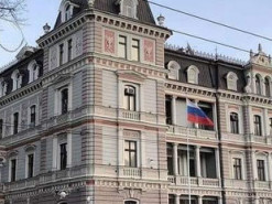 Посольство РФ у Латвії відмовляється почепити табличку з назвою вулиці Незалежності України