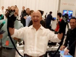 Миллиардер Безос в Лас-Вегасе стал "аватаром"