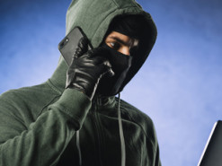 Телефонный разговор с «сотрудником банка» стоил женщине 2 тысячи гривен