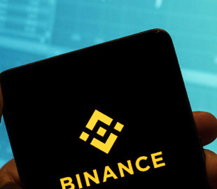 Найбільша у світі криптобіржа відключить карти Visa українських біженців: коли перестануть працювати