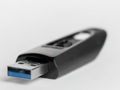 Чи безпечно зберігати важливі файли на USB-флешці