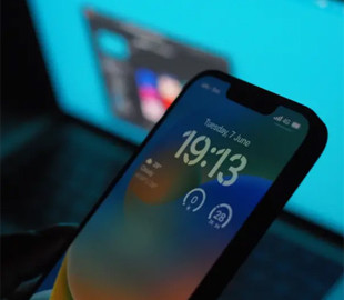 Як правильно заряджати смартфон, щоб акумулятор служив довше