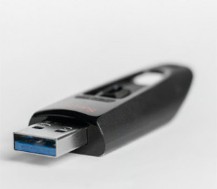 Чи безпечно зберігати важливі файли на USB-флешці