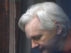 За Ассанжем и его адвокатами тайно следили в посольстве Эквадора – СМИ