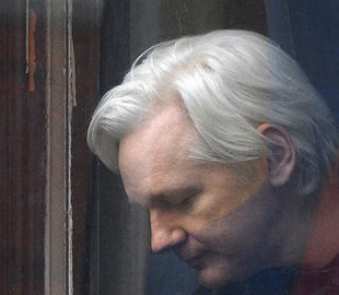 За Ассанжем и его адвокатами тайно следили в посольстве Эквадора – СМИ