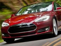 Власник електрокара Tesla довів у суді, що компанія його обманула