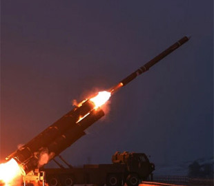 Північна Корея відпрацьовує тактику масованих атак із застосуванням дронів і ракет — WSJ