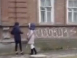 500 гривен за рекламу наркотиков: полиция поймала наркографитчиц