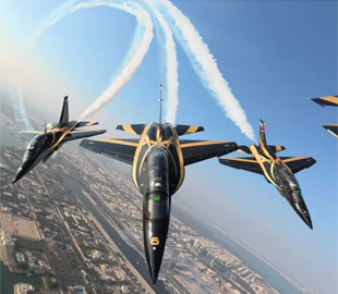 Розкриті технічні характеристики нових китайських винищувачів Hongdu L-15 Falcon