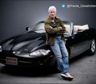 Ричард Гир выставил на аукцион раритетный Jaguar, чтобы помочь украинцам