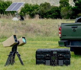 Пропалюючи сталь: австралійський лазер Fractl:2 здатний на одній зарядці знищити пів сотні БПЛА